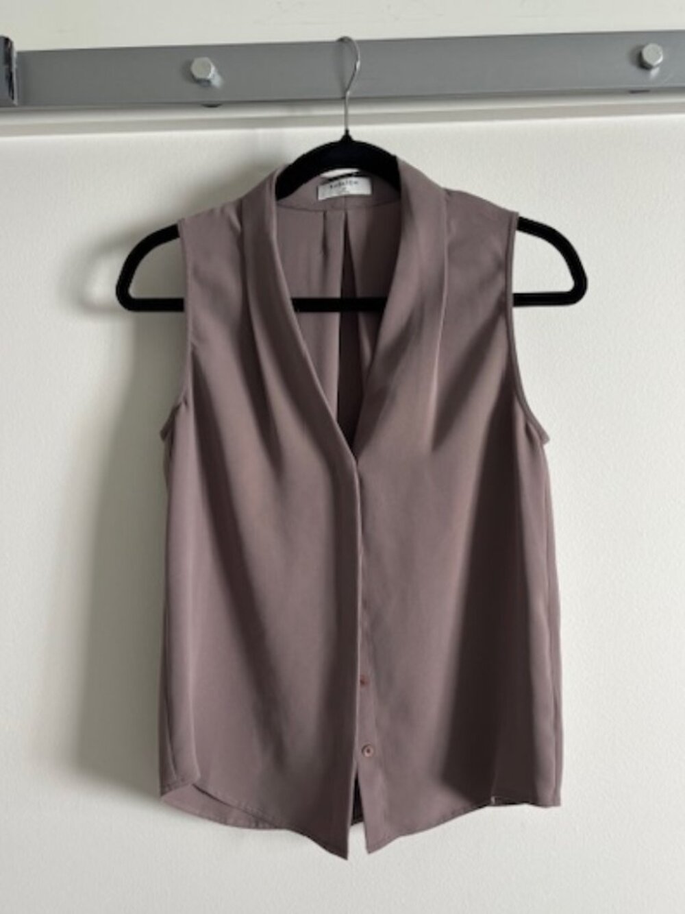 Babaton sleeveless blouse size XS